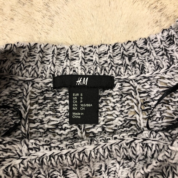 H&M Black and White Sweater - Picture 3 of 5
